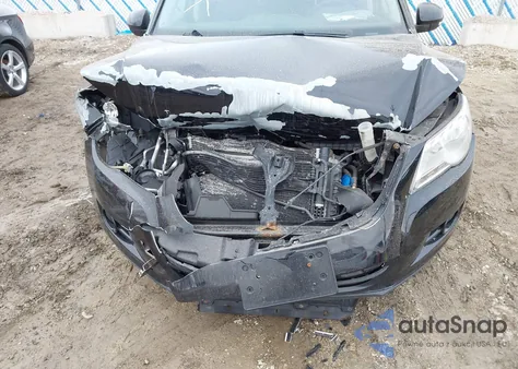 2010 Volkswagen Tiguan S из США, поврежденный, VIN WVGAV7AX1AW516534